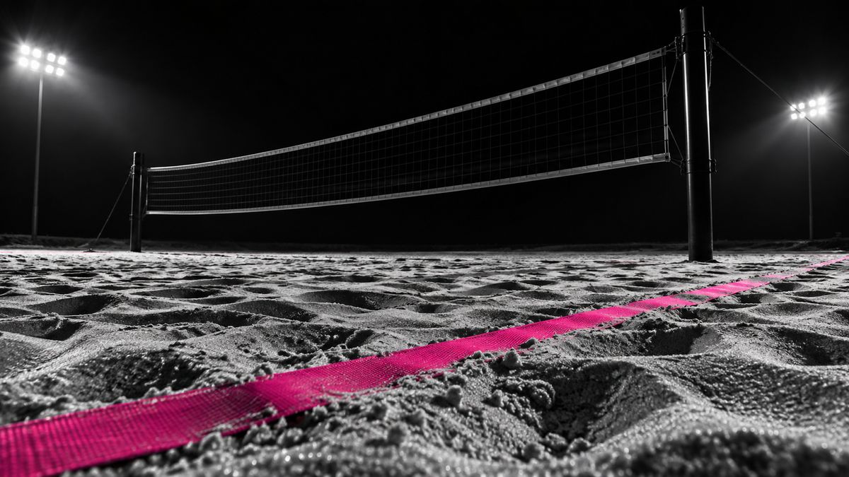 Cancha de arena de noche: red de vóley y línea magenta sobre la arena